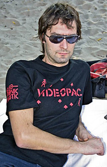 jaro with videopac tshirt